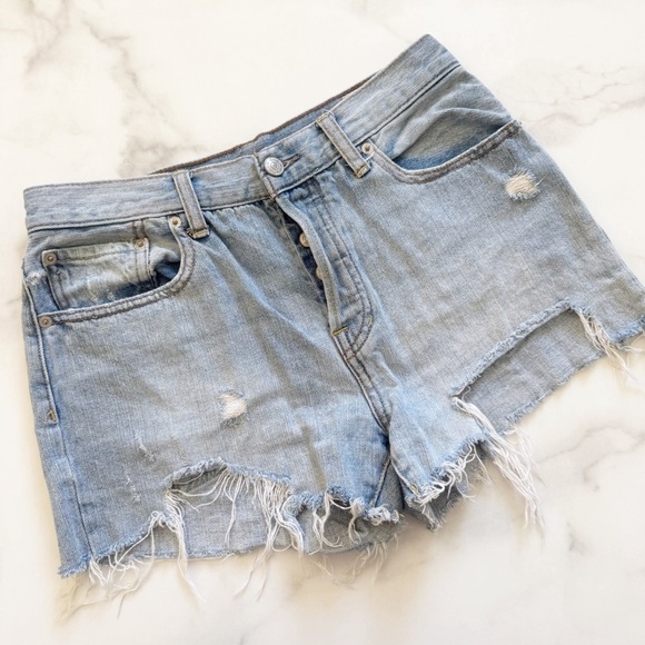 Free People We The Free Cut Off Denim Shorts Button Fly Size 27 Light Wash - Picture 1 of 6